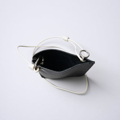 <SENTI FLATTER THE SENSES> Shrink Leather Mini Shoulder Bag / Ivory x Black