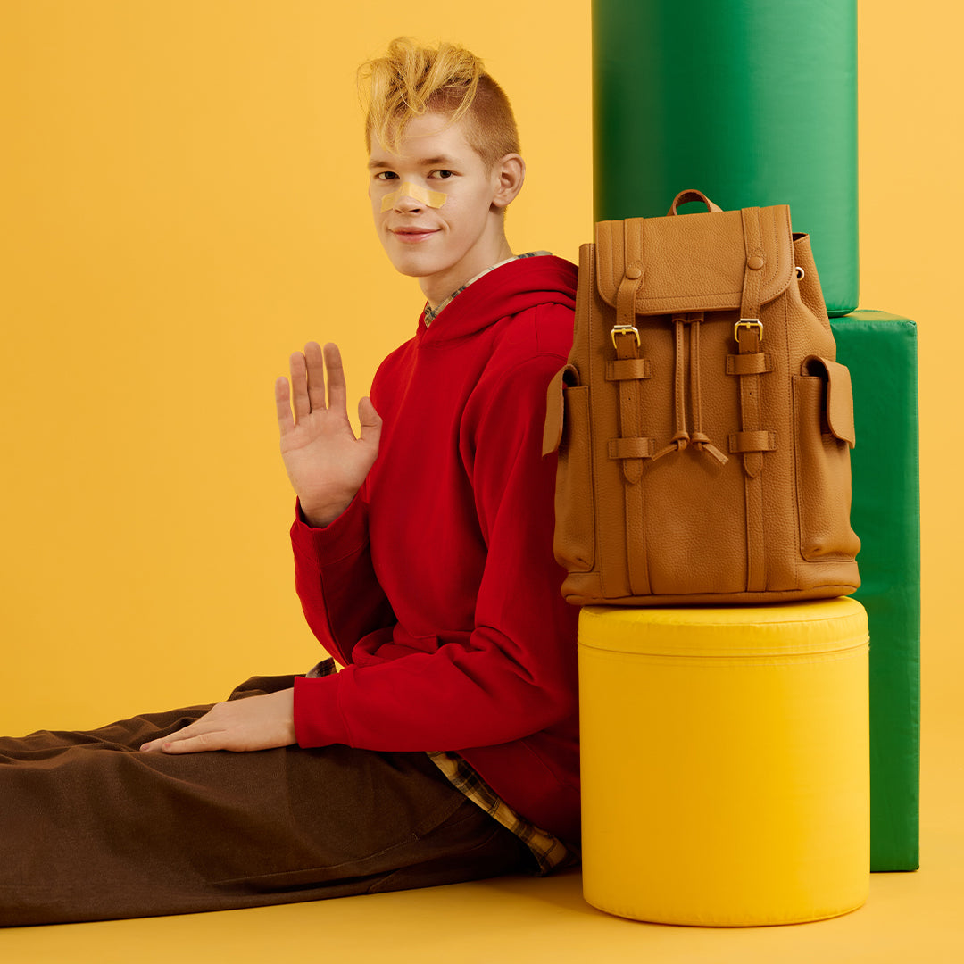 ＜レザリ＞エンボスレザー巾着式デイパック/ゴールド