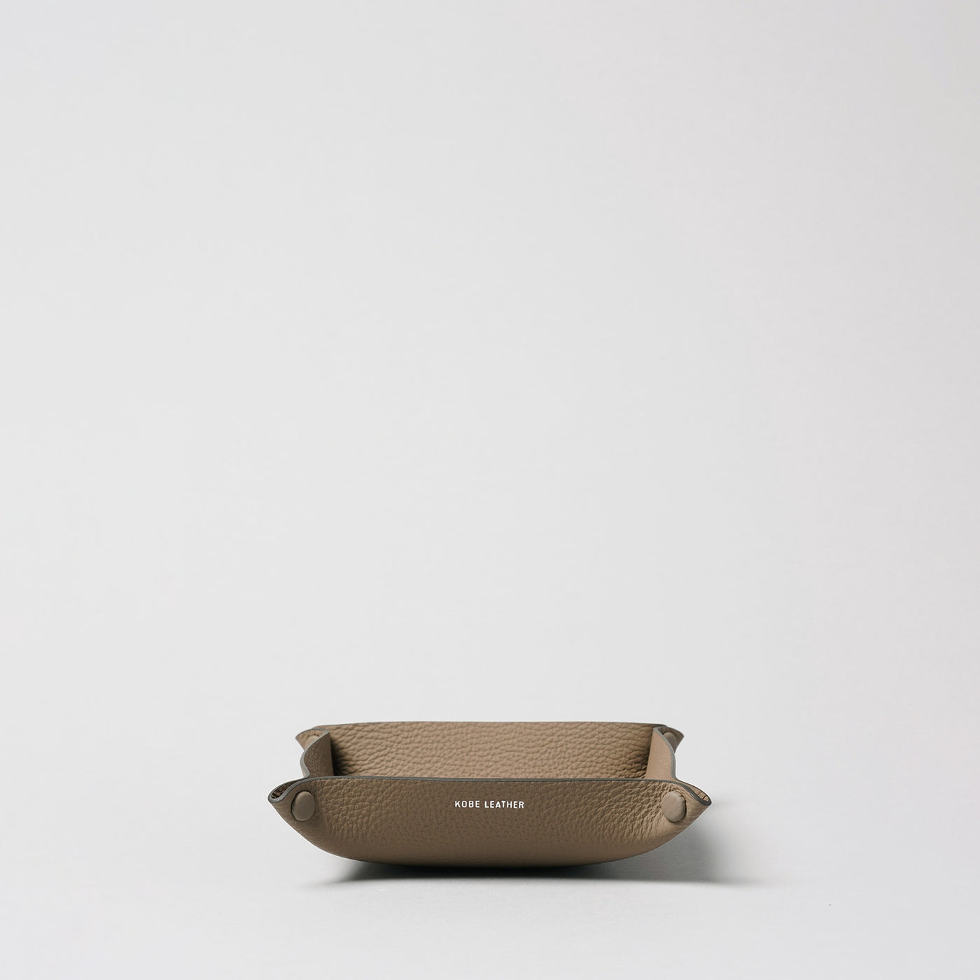 ＜KOBE LEATHER＞Tray-L/米灰色