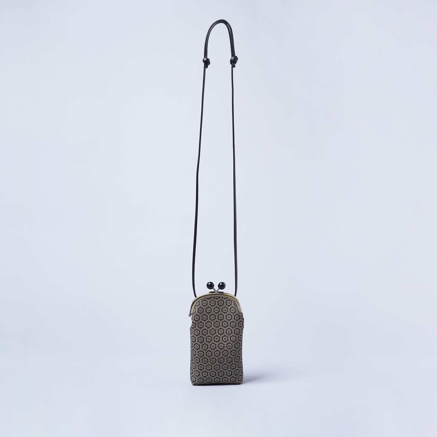 <kissora> Kotoinden Kiss Lock Smart Phone Shoulder / Hyotan BLK