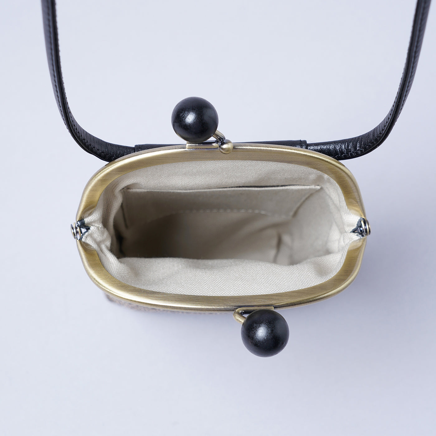 <kissora> Kotoinden Kiss Lock Smart Phone Shoulder / Hyotan BLK