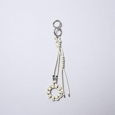 ＜センティ フラター ザ センシーズ＞レザーブレードサークルキーストラップ/キャメル