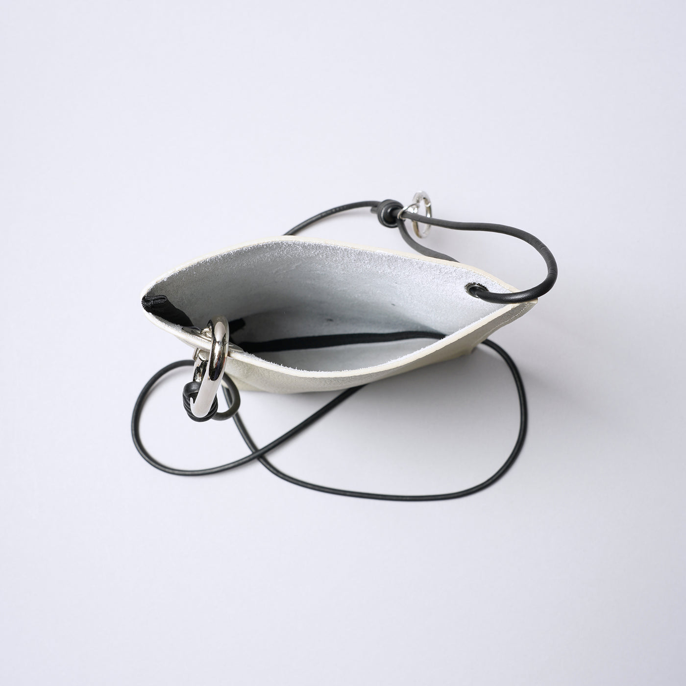 <SENTI FLATTER THE SENSES> Shrink Leather Mini Shoulder Bag / Black x Ivory