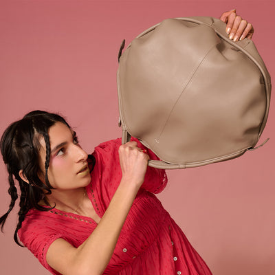 ＜エスティーヌ＞フィールシリーズ　レザー2WAYバッグ/オーク