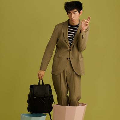 ＜LEZALI＞壓花皮革抽繩式後背包/黑色