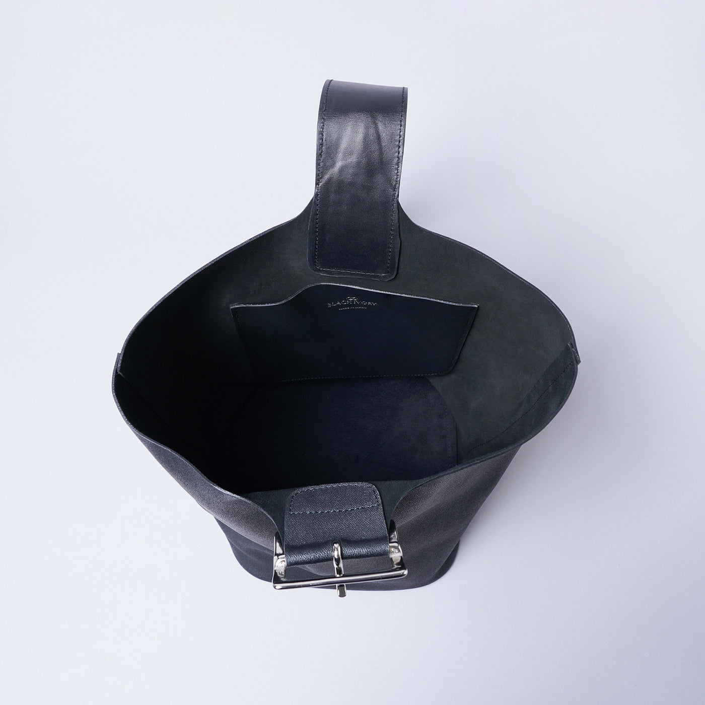 <BLACK IVORY> V / Black