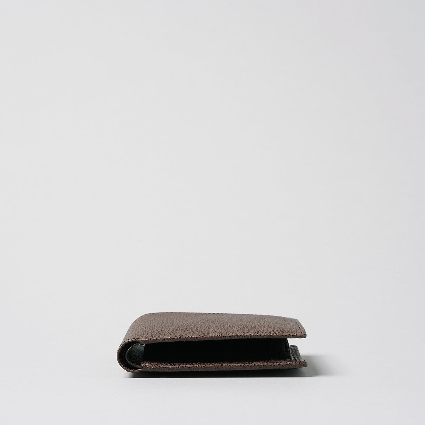 <Hawk Feathers>  Kuro-zan Leather Lacquered Bifold Wallet / Chocolate