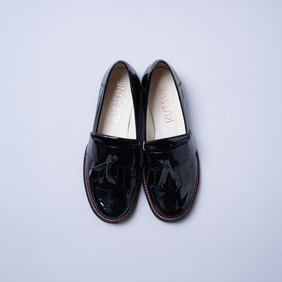 ＜クツネ＞LOAFER/黒エナメル(ブラック)