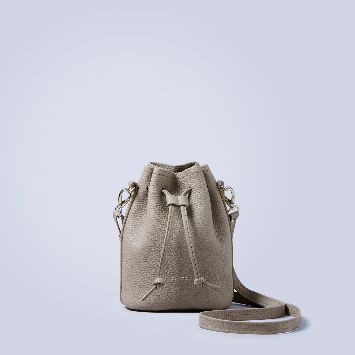 ＜レザリ＞エンボスミニ巾着ショルダー/トープ