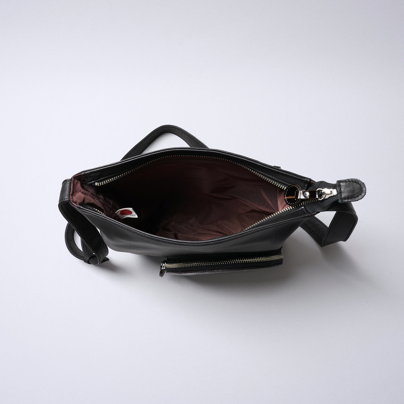 <REAL MIND BL> Thin Gusset Shoulder Bag / Black
