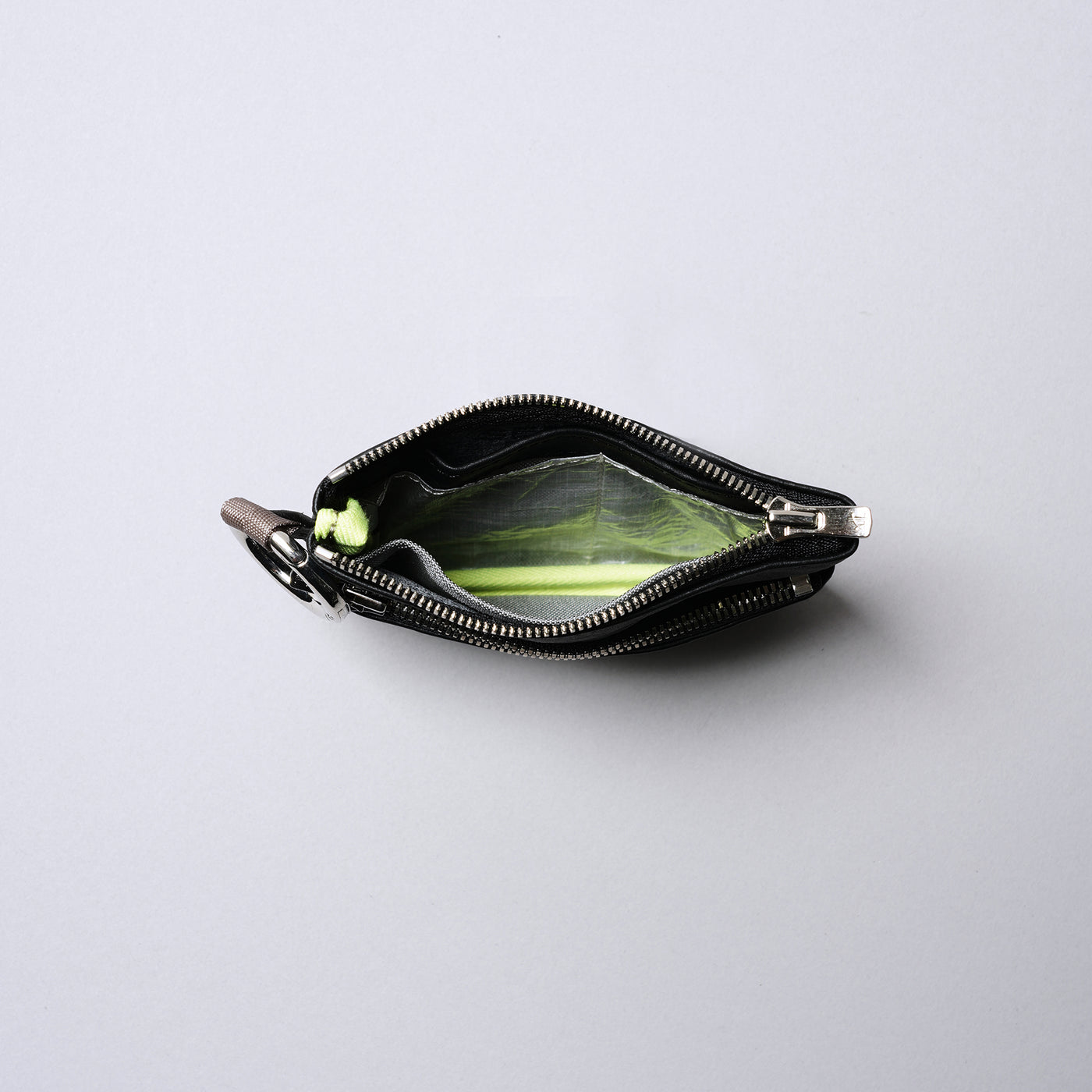 <SENTI FLATTER THE SENSES> Super Lightweight Dyneema Leather Double Zip Pouch / All Black