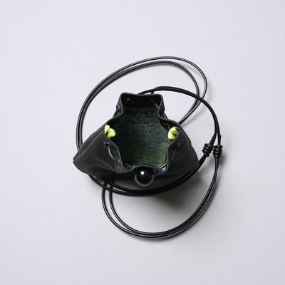 ＜センティ フラター ザ センシーズ＞超軽量ダイニーマレザー巾着SS/ブラック×キャメル