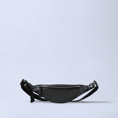 <SENTI FLATTER THE SENSES> Shrink Leather Neck Wallet Flat Body Bag / Black