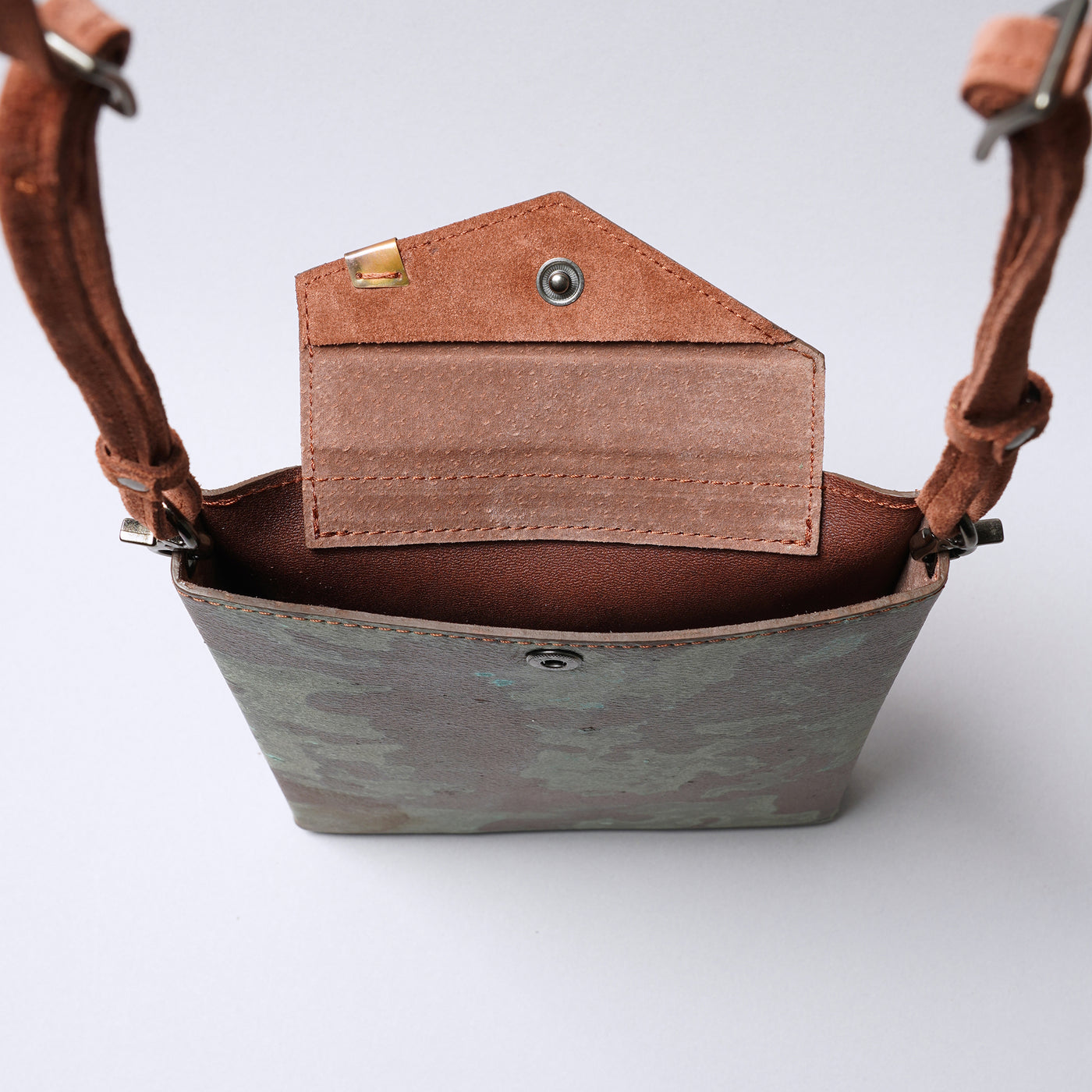 <keu> Skinny Case M (8.5inch) / Brass Rust