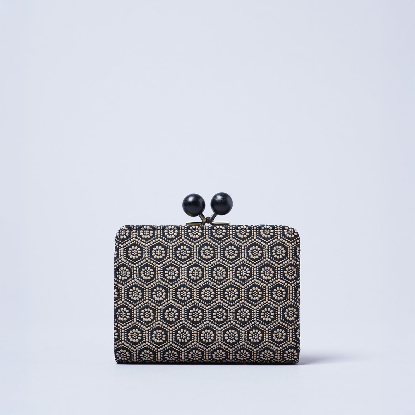 <kissora> Kotoinden Kiss Lock Half Wallet / Hyotan BLK