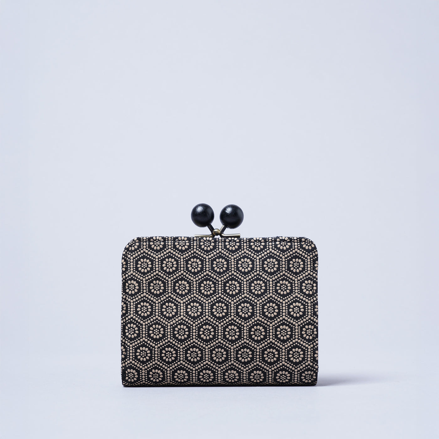 <kissora> Kotoinden Kiss Lock Half Wallet / Hyotan BLK