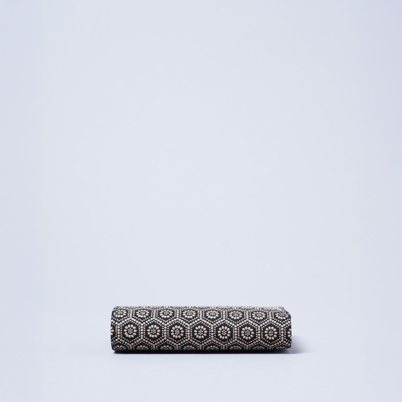 <kissora> Kotoinden Kiss Lock Half Wallet / Hyotan BLK