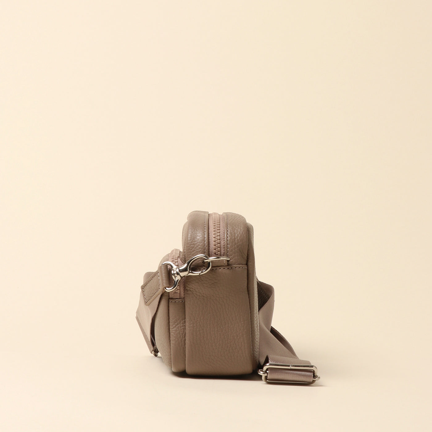 <itten-itten> Leather mini shoulder bag / charcoal gray