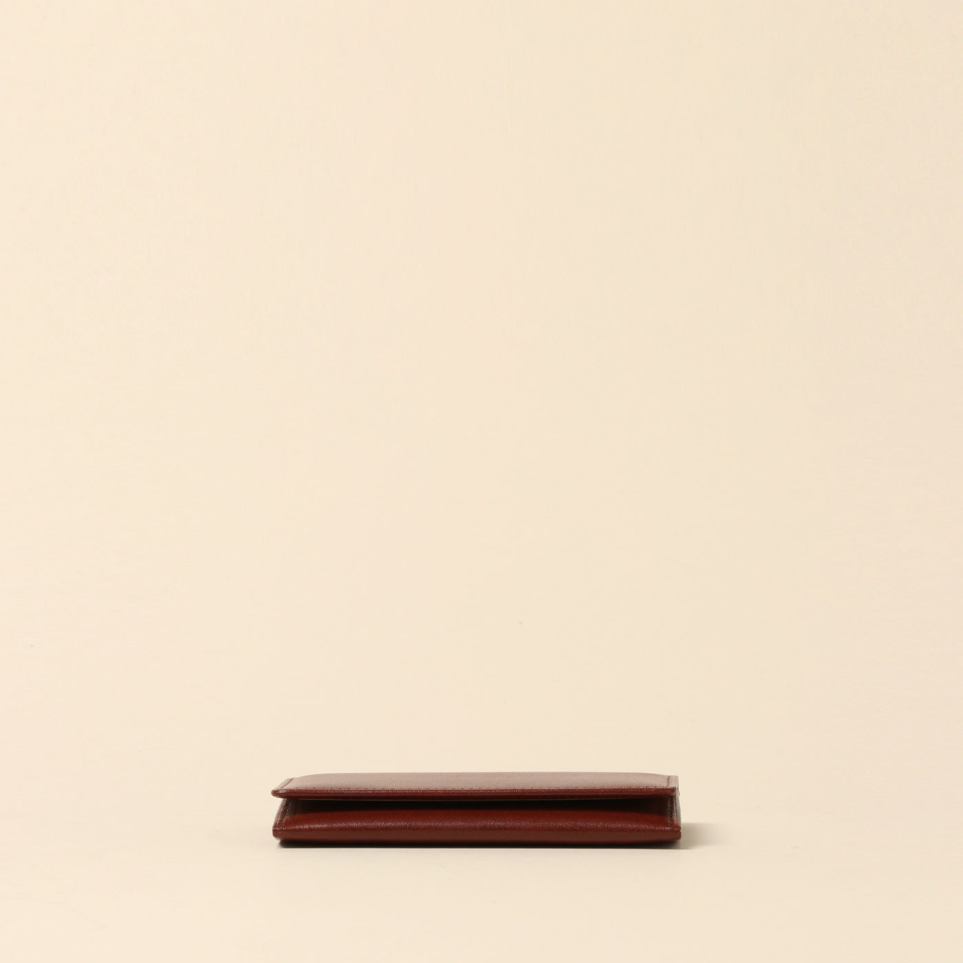 <CYPRIS> Business card holder in white Shirasagi leather, dark brown