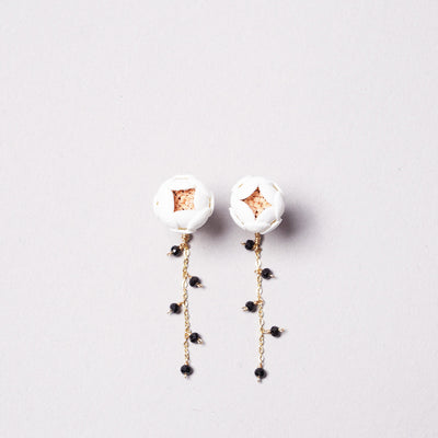 <Selieu> Ichirin Pierced Earrings / White