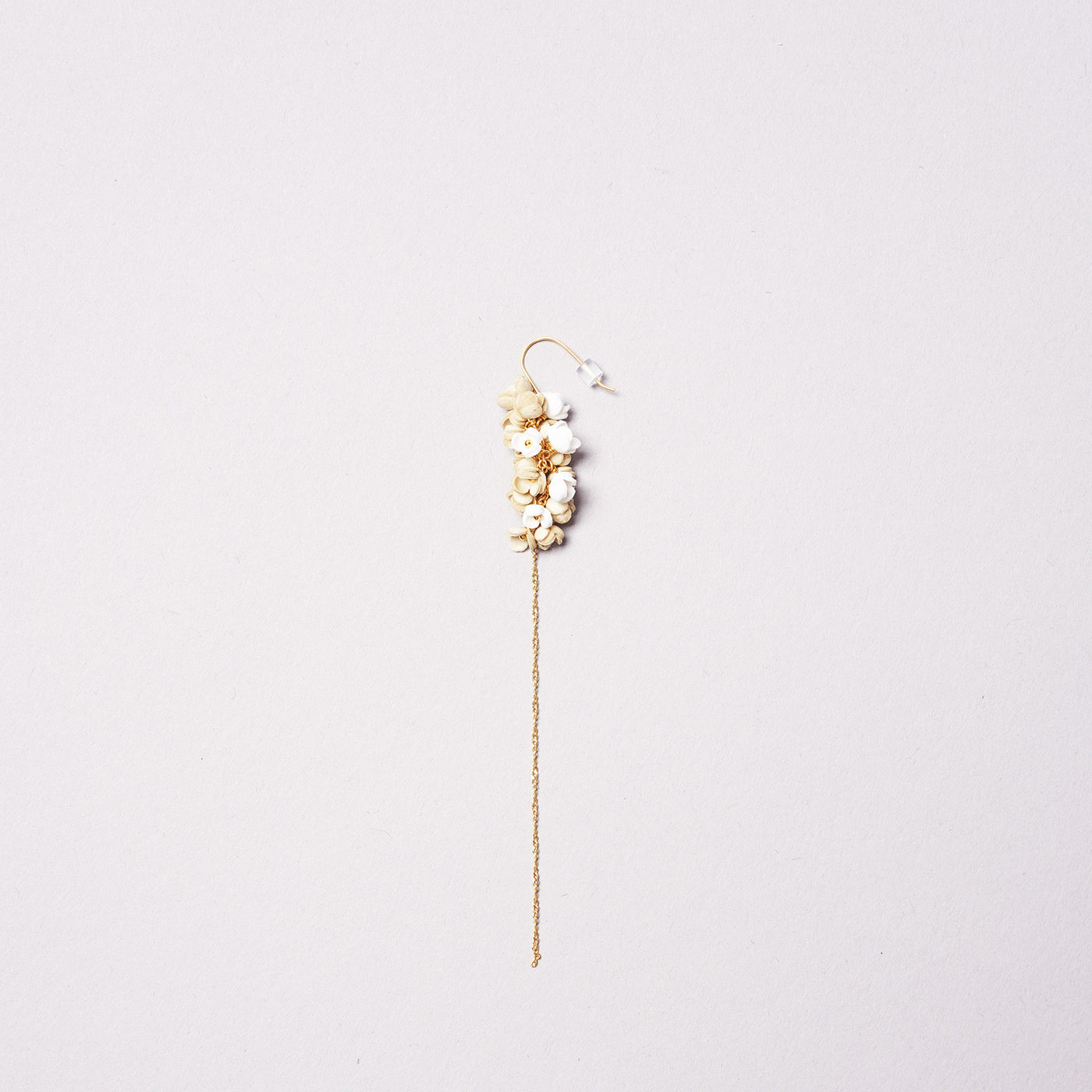 <Serue>Kasumi Pierced Earrings / White &amp; Beige