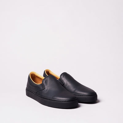 <TOSS> Lance Lance Slip-on Leather Sneaker / White