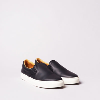 <TOSS> Lance Lance Slip-on Leather Sneaker / White