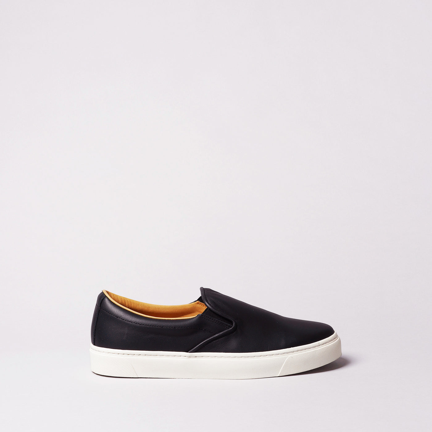 <TOSS> Lance Lance Slip-on Leather Sneaker / White