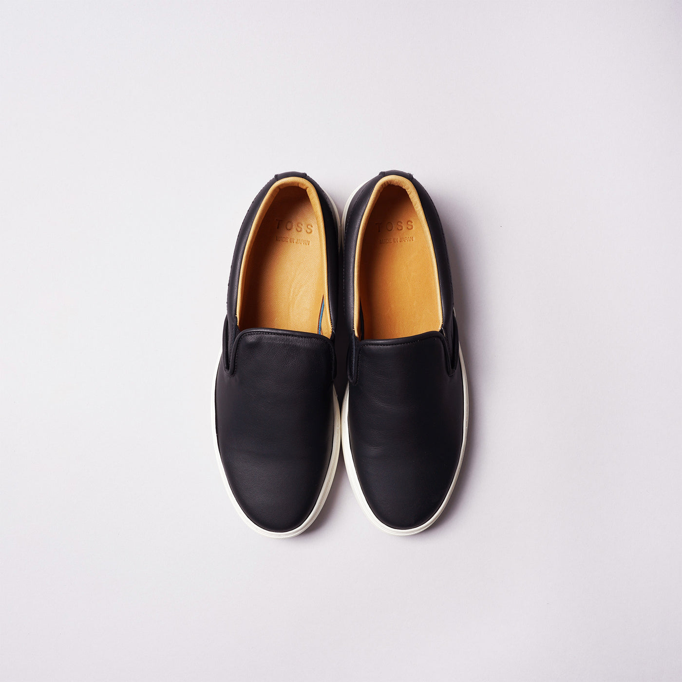 <TOSS> Lance Lance Slip-on Leather Sneaker / White