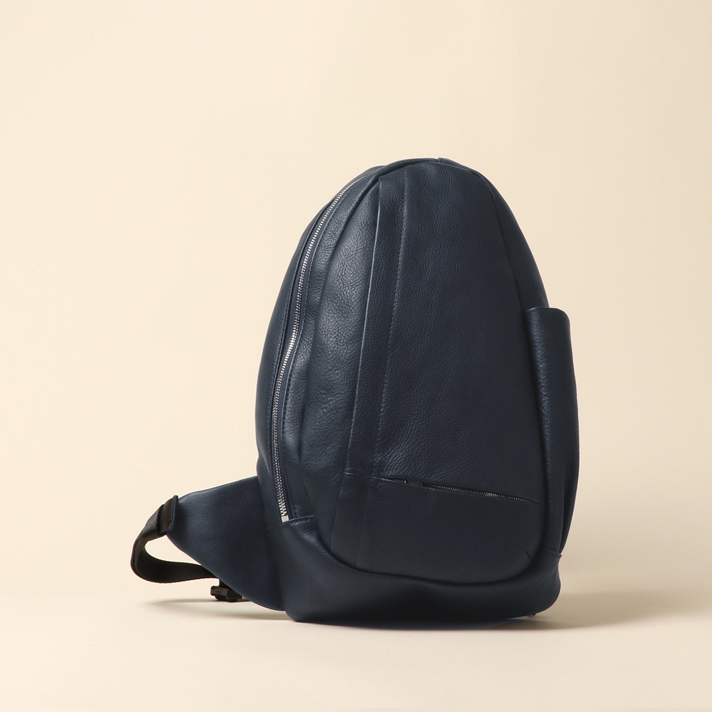 <Wild Swans> One-shoulder bag, navy