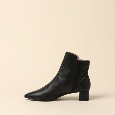 <Madras> Soft conscious ankle gathering short boots/black