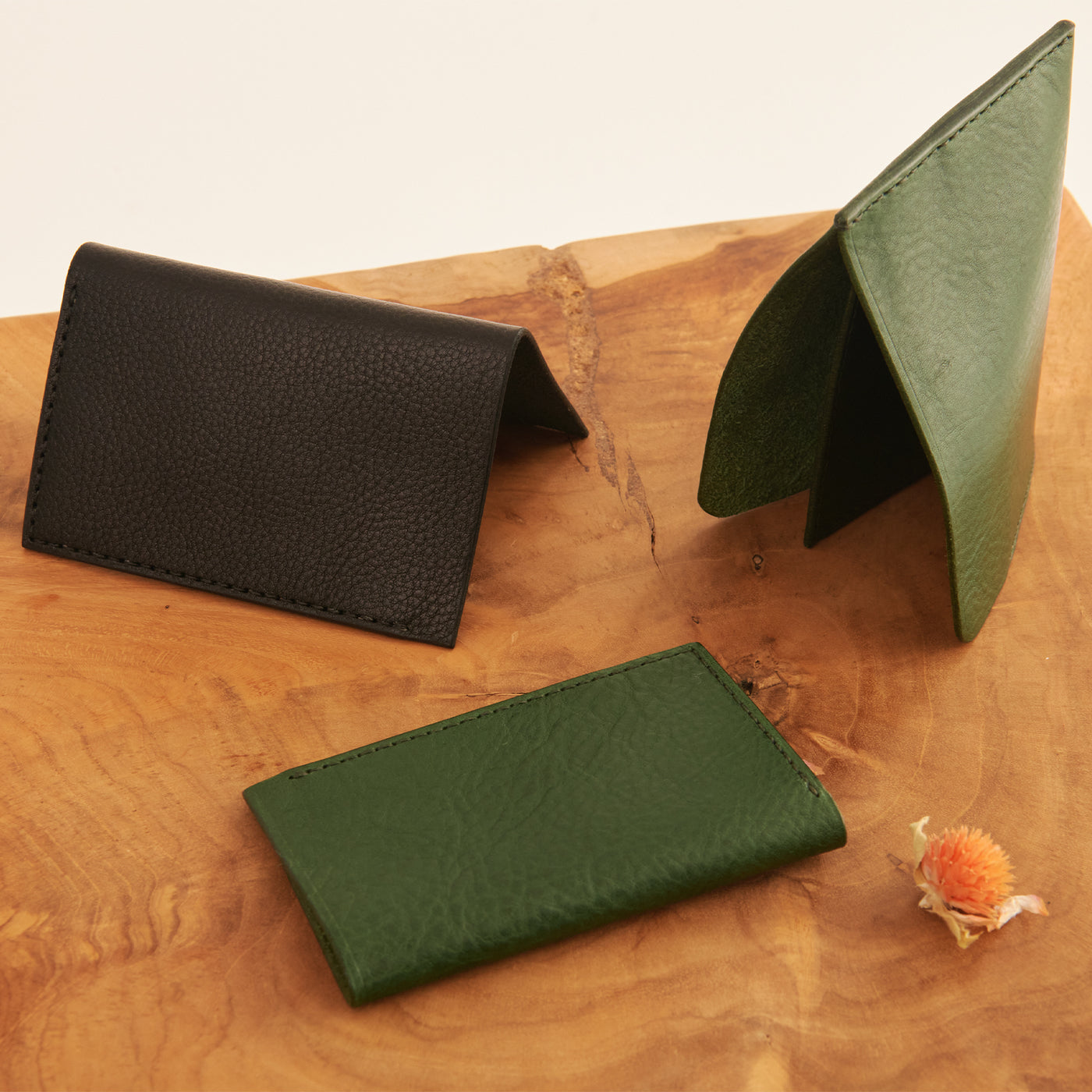 ＜Mojakawa> nane half wallet / green